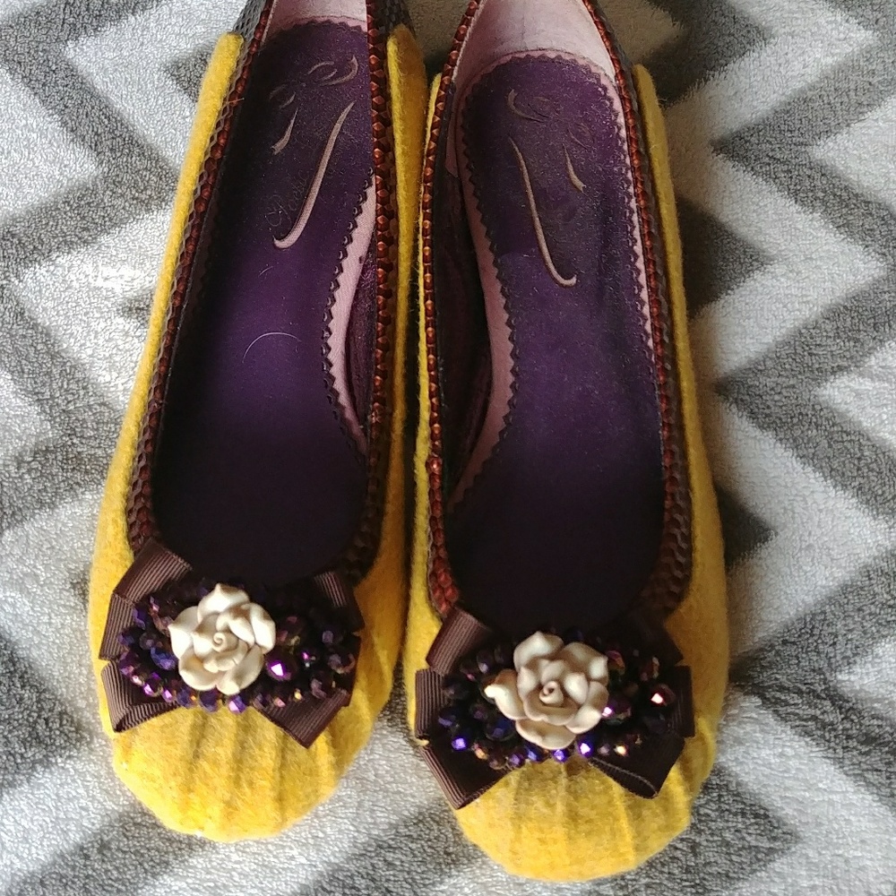 Poetic license yellow flats